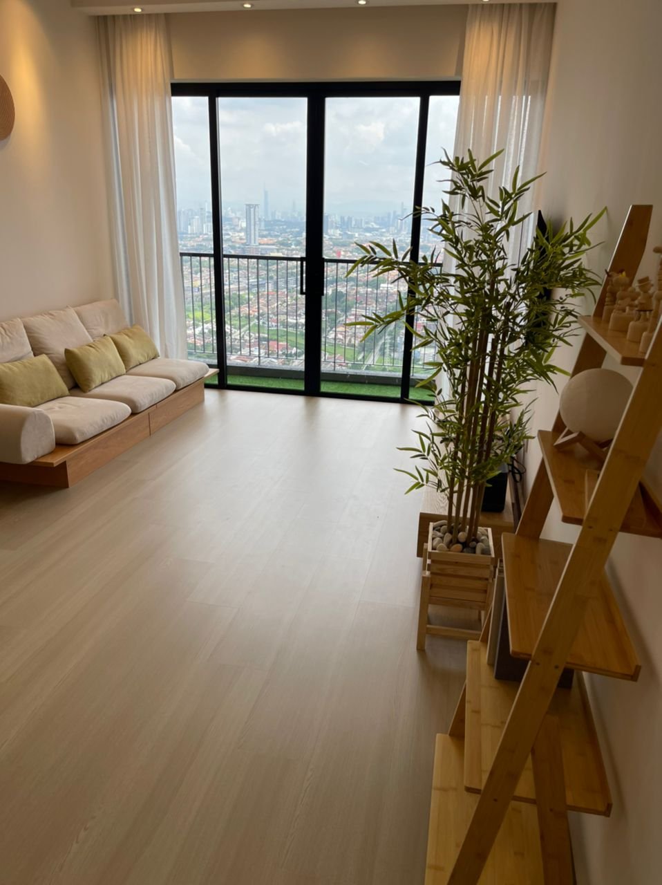 Queensfloor vs Avertonflooring