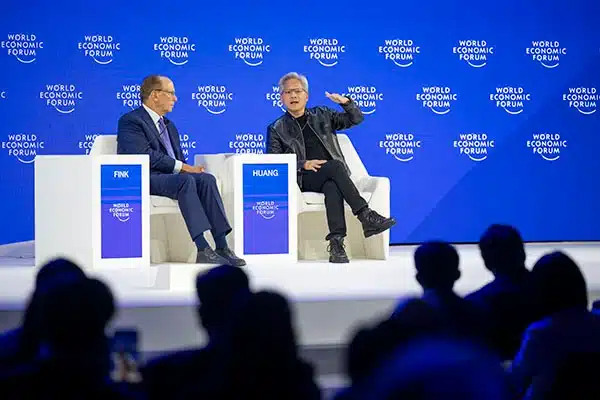 黄仁勋卖股票买奔驰