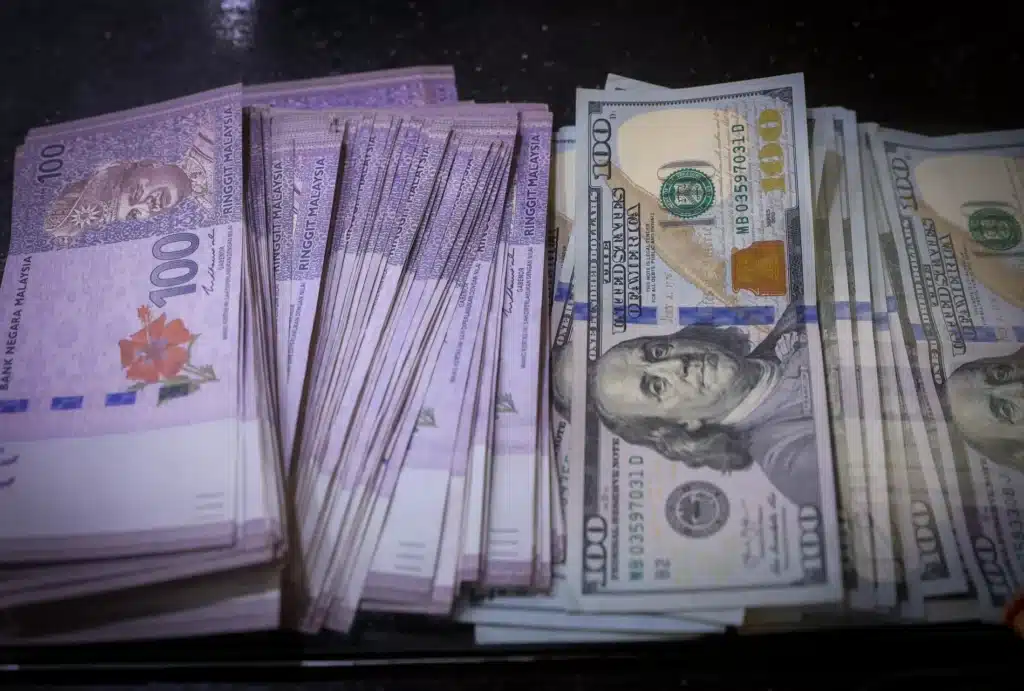 令吉兑美元今日升破4.0