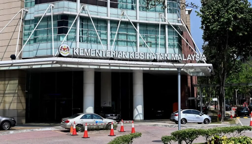 持续关注执照年审与专业度更新